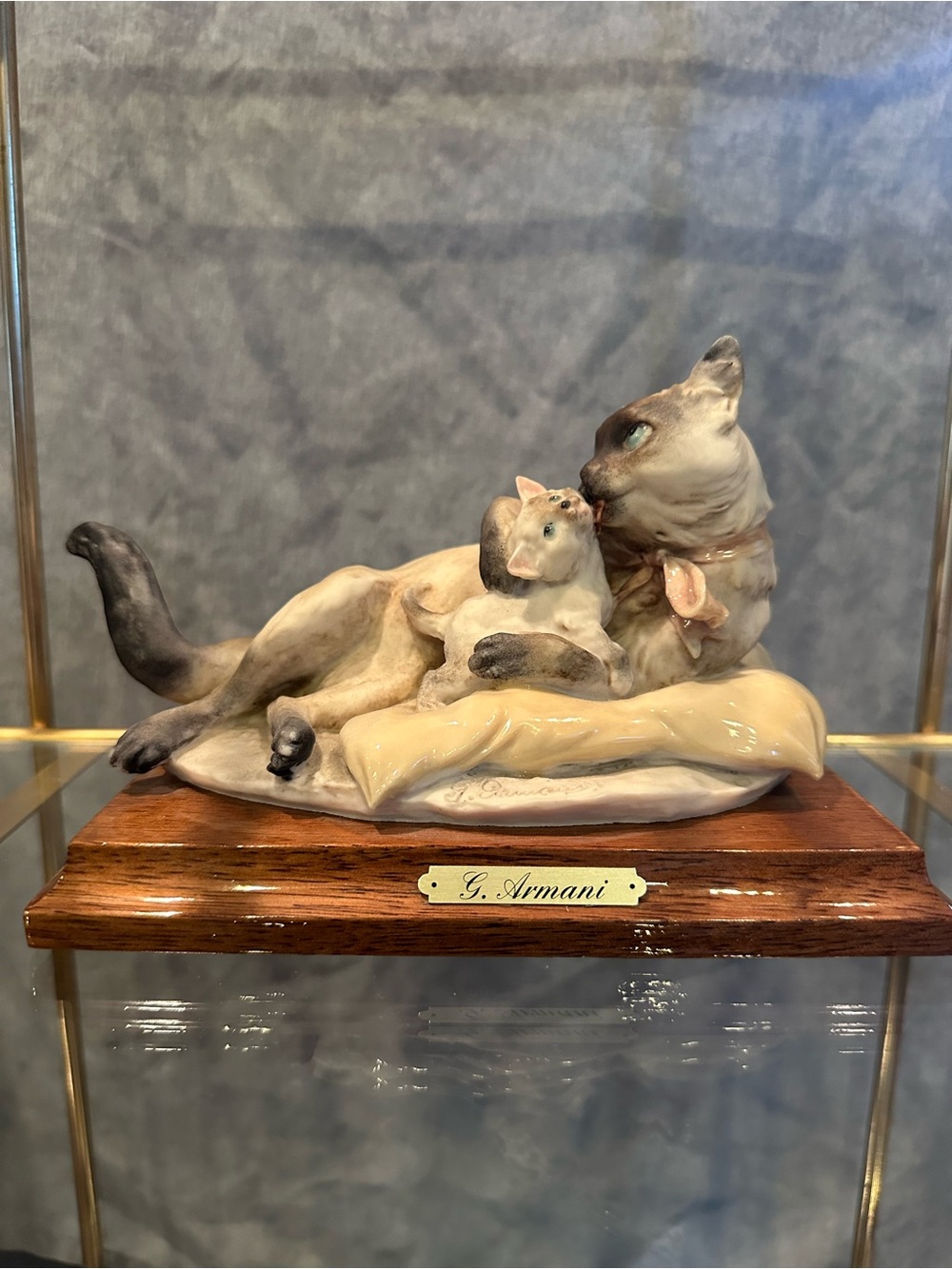 Vintage Giuseppe Armani Cat & Kitten Figurine On Wooden Stand Florence Stamped